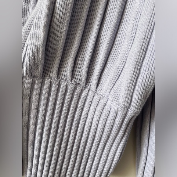 Aritzia Wilfred Plunge Front Cardigan in Lilac - Picture 10 of 13